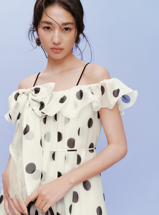 Off-Shoulder Back Ribbon Dress