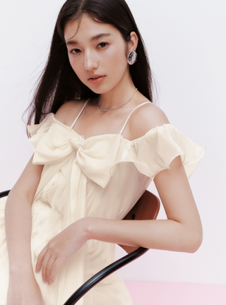 Off-Shoulder Back Ribbon Dress