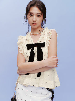 Sleeveless Front Ribbon Blouse