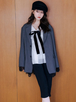 SNIDEL ribbon frill tunic with a black velvet bow, styled under a gray blazer with black shorts and a black cap.