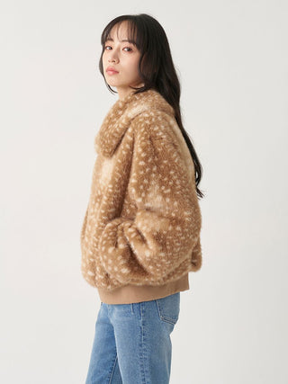 Side view of the brown spotted SNIDEL Faux Fur Blouson, showing its relaxed silhouette and voluminous sleeve.