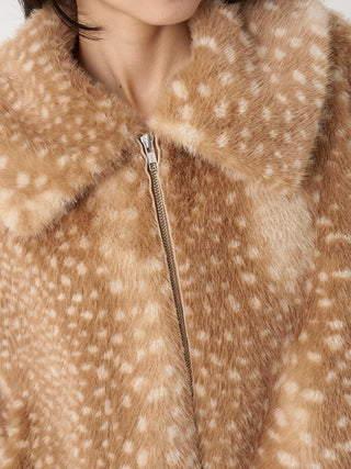 Close-up of the brown spotted SNIDEL Faux Fur Blouson's oversized collar, plush texture and front zipper.