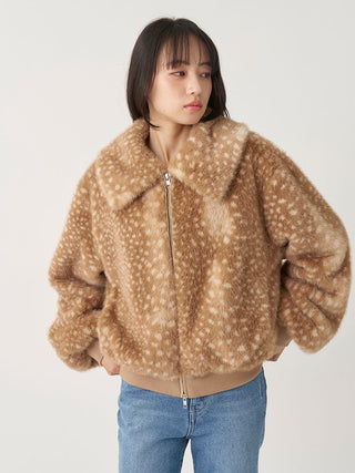 Brown spotted SNIDEL Faux Fur Blouson worn zipped up, showing its oversized collar and balloon sleeves.