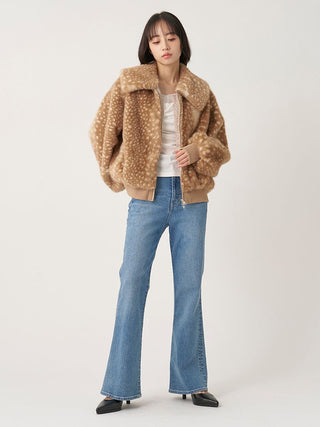 Full-length view of the brown spotted SNIDEL Faux Fur Blouson worn open with flared jeans and black heels.