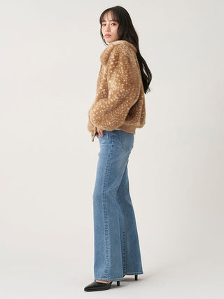 Full-length side view of the brown spotted SNIDEL Faux Fur Blouson styled with flared blue jeans.