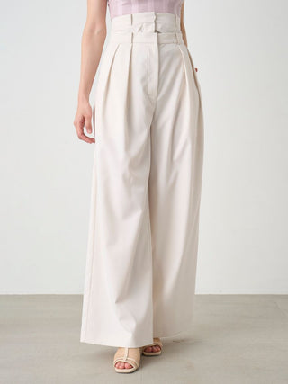  Comfortable Wide-Leg High-Waisted Pants in White, a Premium Fashionable Women's Pants at SNIDEL USA