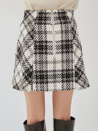 Roving Check Skirt Shorts in White, Premium Fashionable Women's Skirts & Skorts at SNIDEL USA