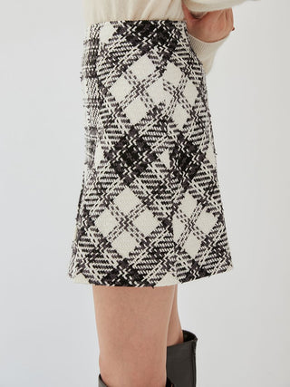 Roving Check Skirt Shorts in White, Premium Fashionable Women's Skirts & Skorts at SNIDEL USA