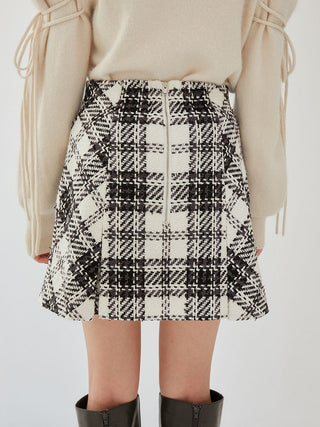 Roving Check Skirt Shorts in White, Premium Fashionable Women's Skirts & Skorts at SNIDEL USA