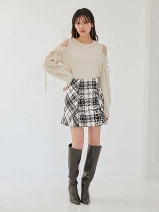 Roving Check Skirt Shorts in White, Premium Fashionable Women's Skirts & Skorts at SNIDEL USA