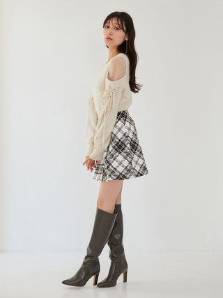 Roving Check Skirt Shorts in White, Premium Fashionable Women's Skirts & Skorts at SNIDEL USA