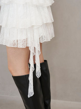 Close-up of the white SNIDEL Twist Frill Mini Skort's floral lace ruffles and long cascading side frills.