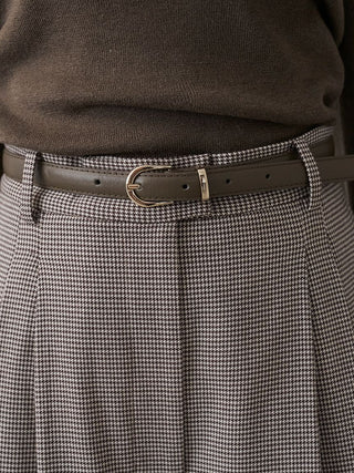 Close-up of the checked SNIDEL Belted Tuck Pants' brown belt, metal buckle and front waistband.