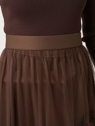 Close-up of the brown SNIDEL Asymmetrical Tulle Volume Skirt's smooth front waistband and gathered tulle.