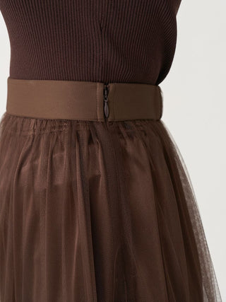 Close-up of the brown SNIDEL Asymmetrical Tulle Volume Skirt's concealed side zipper and waistband.