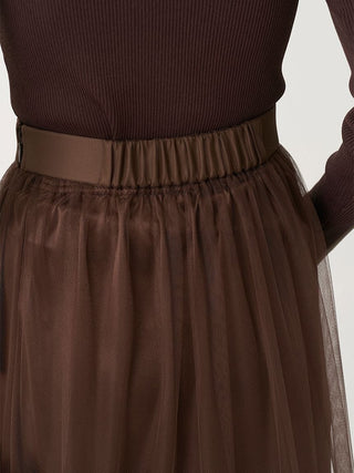 Close-up of the brown SNIDEL Asymmetrical Tulle Volume Skirt's elasticated back waistband.
