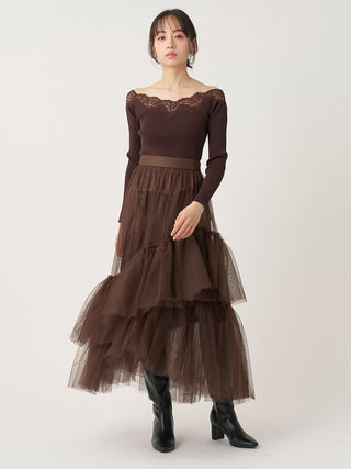 Brown SNIDEL Asymmetrical Tulle Volume Skirt styled with a matching lace-trimmed knit top and black boots.