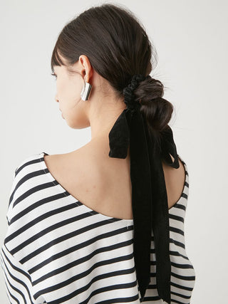 Bow Tie Hair Scrunchie in A, Premium Women's Hair Accessories at SNIDEL USA.