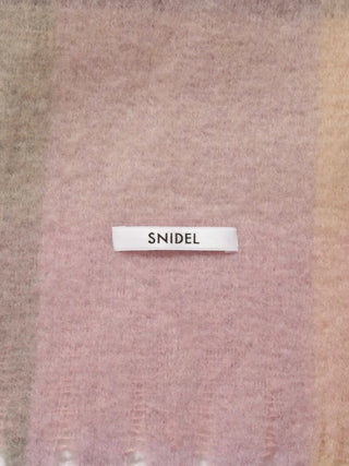 Checked Scarf in Pink, Premium Women's Knitwear at SNIDEL USA