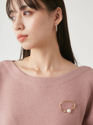 Knit Setup with Brooch