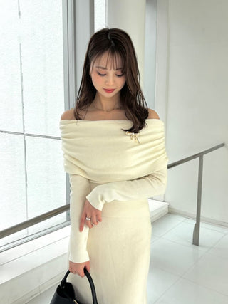 Brooch-Off Shoulder Knit Set