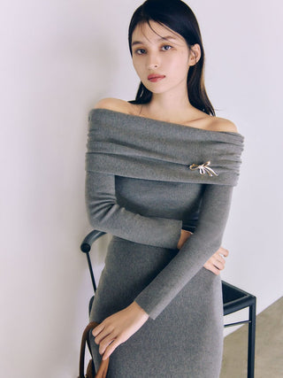 Brooch-Off Shoulder Knit Set