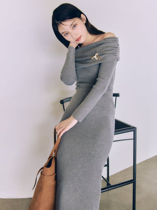 Brooch-Off Shoulder Knit Set