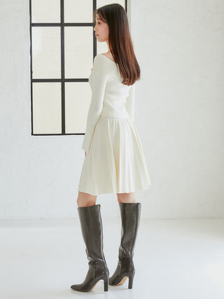 Pleated Knit Mini Skirt in Ivory, Premium Fashionable Women's Skirts & Skorts at SNIDEL USA