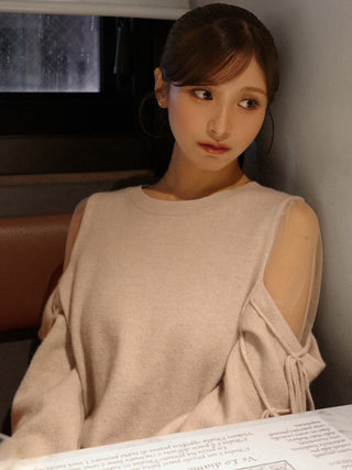 See-through shoulder knit pullover
