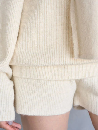 Deformation knit pullover