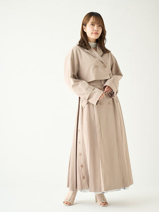 SNIDEL USA's Three-Pleated Trench Coat. These pleats give this trench coat a sophisticated and ladylike air. It's an outerwear piece that can be worn three different ways.