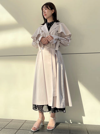  Sustainable Gross Trench Coat SNIDEL USA. The famous glossy trench coat is now available with a cape. Made with fabric that has a soft and supple texture. 